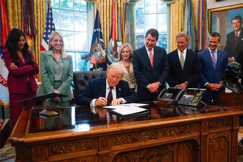 Trump unterzeichnet ein Memorandum, womit er die Entsendung der Nationalgarde und der Bundespolizei nach Memphis offiziell macht
