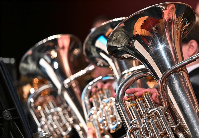 Tuba und Euphonium stehen am Wochenende bei den Galakonzerten der HMEsch im Theater im Mittelpunkt
