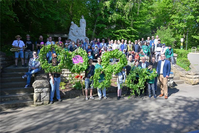 Turnverein Liberté Niederkorn und andere Vereine haben am 1. Mai fleißig Kränze gebunden
