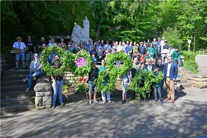 Turnverein Liberté Niederkorn und andere Vereine haben am 1. Mai fleißig Kränze gebunden
