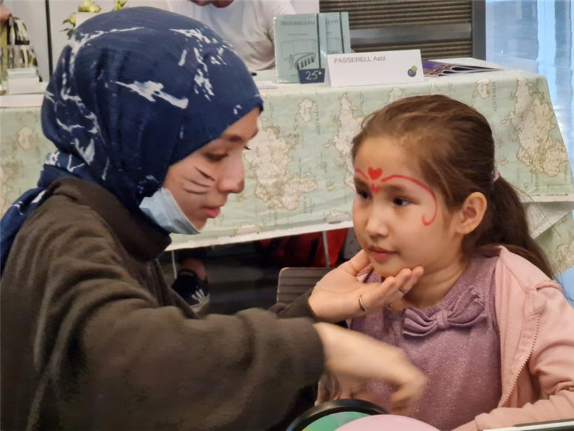 Turquaz ASBL bot Facepainting für Kinder an