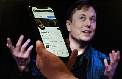 Twitter hat Elon Musk verklagt, weil er den 44-Milliarden-Dollar-Vertrag gebrochen hat, den er für den Kauf des Technologieunternehmens unterschrieben hatte, und nannte seine Ausstiegsstrategie „ein Muster an Heuchelei“, wie aus Gerichtsdokumenten hervorgeht
