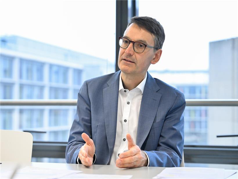 Marc Wagener, UEL-Direktor, arbeitet am Mittwochnachmittag in seinem Büro in der Chambre de Commerce Kichberg