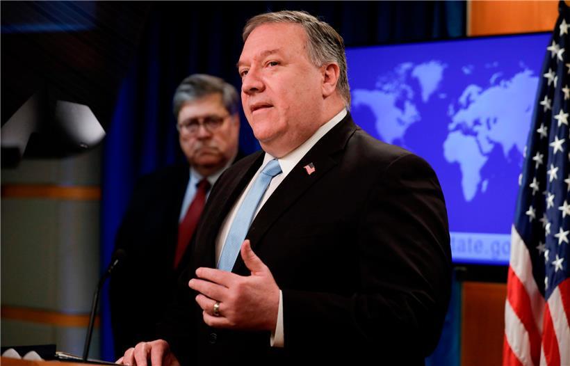 US-Außenminister Mike Pompeo (r.) und Justizminister William Barr wollen verhindern, dass Ermittlungen zu eventuelle Verbrechen von Angehörigen der US-Streitkräfte in Afghanistan durchgeführt werden, und verunglimpfen daher den Internationalen Strafgerichtshof und seine Mitarbeiter
