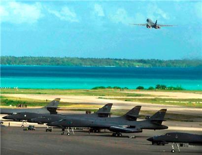 US-Langstreckenbomber auf der US-Luftwaffenbasis auf der Insel Diego Garcia im Indischen Ozean
