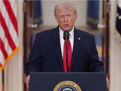 US-Präsident Donald Trump hält Ansprache zum Iran-Krieg in der Cross Hall des Weißen Hauses, Washington D.C.