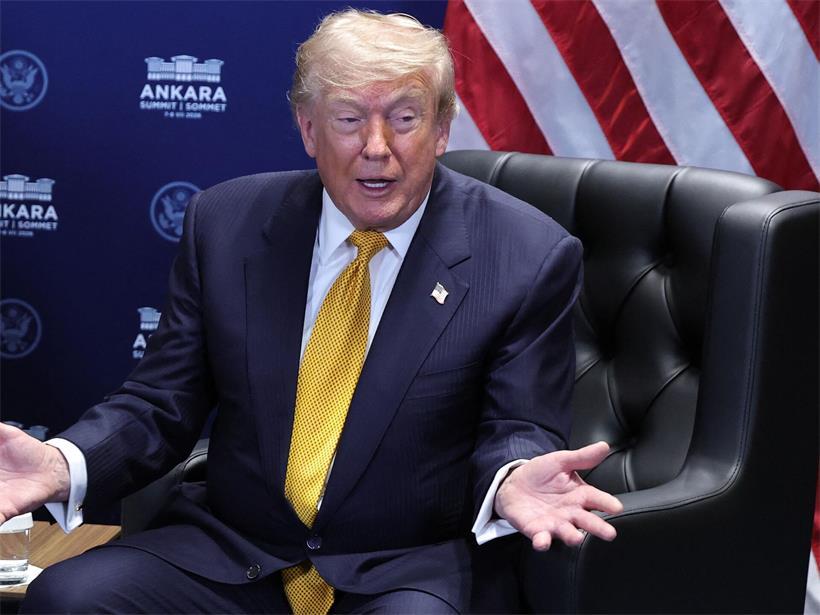 US-Präsident Donald Trump spricht beim NATO-Gipfel vor internationalen Staatschefs