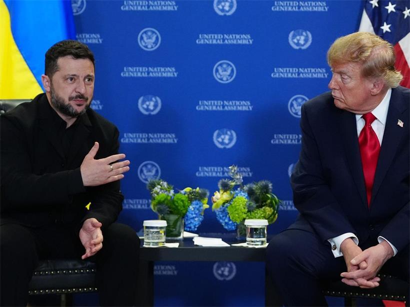 US-Präsident Donald Trump (r) und der ukrainische Präsident Wolodymyr Selenskyj während der Generalversammlung der Vereinten Nationen im UN-Hauptquartier