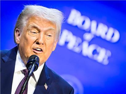 US-Präsident Donald Trump spricht beim 56. Jahrestreffen des Weltwirtschaftsforums vor dem Board of Peace