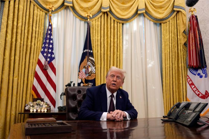 US-Präsident Donald Trump spricht im Oval Office des Weißen Hauses
