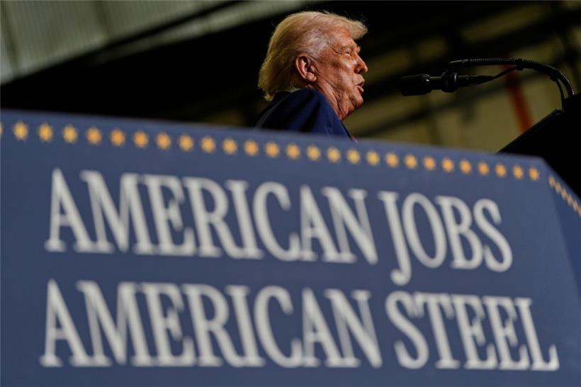 US-Präsident Donald Trump spricht im Werk von U.S. Steel Mon Valley Works-Irvin in West Mifflin, Pennsylvania
