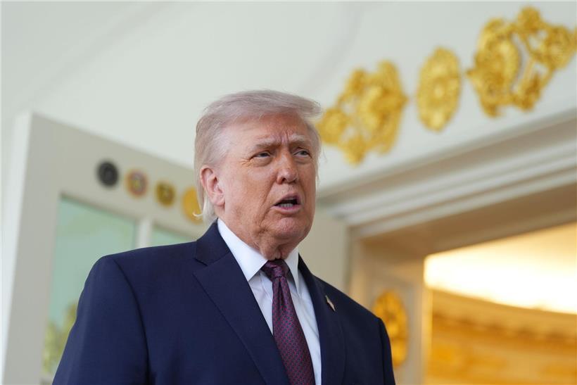 US-Präsident Donald Trump spricht vor dem Oval Office im Weißen Haus bei einer offiziellen Ansprache