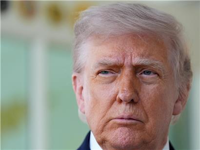 US-Präsident Donald Trump hält Rede vor dem Oval Office im Weißen Haus, politische Ansprache, Regierung