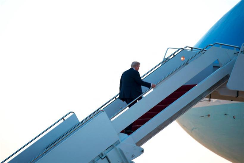 US-Präsident Donald Trump steigt am 15. August 2025 in Joint Base Andrews, Maryland, in die Air Force One
