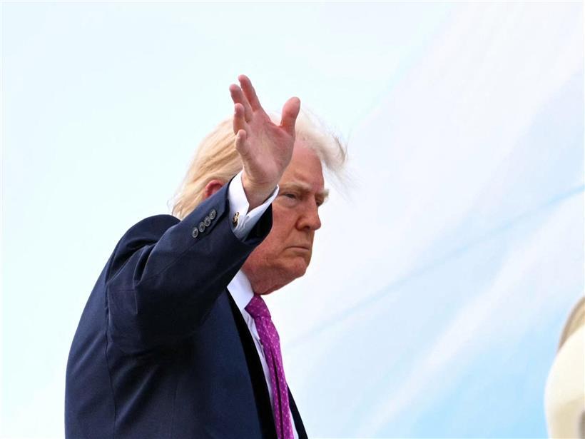 US-Präsident Donald Trump steigt in die Air Force One ein