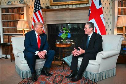 US-Präsident Donald Trump und der britische Premierminister Keir Starmer haben ein Abkommen zur Zusammenarbeit in den Bereichen Künstliche Intelligenz, Quantencomputing und Atomenergie unterzeichnet
