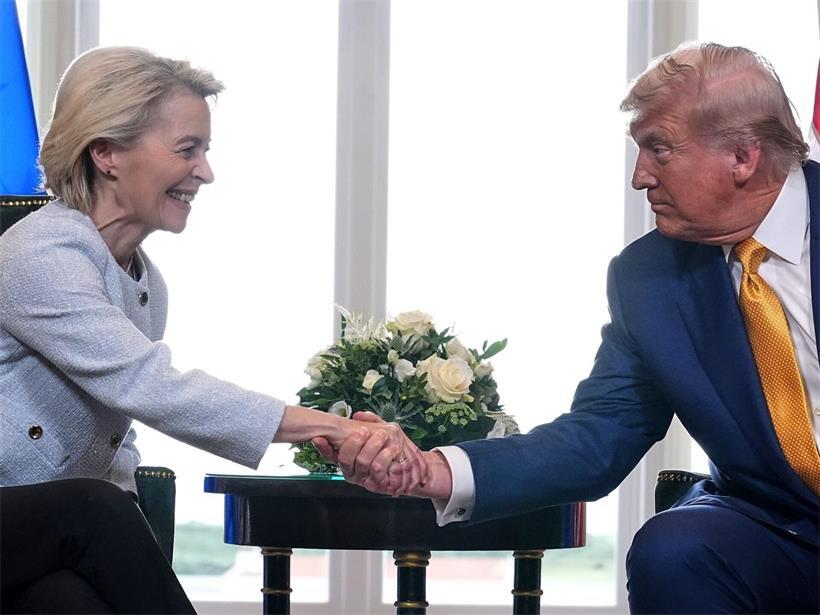 US-Präsident Donald Trump und EU-Kommissionspräsidentin Ursula von der Leyen beim Treffen zum Zolldeal im Juli 2025