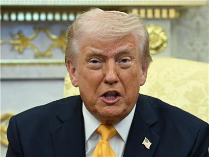 US-Präsident Donald Trump während eines Treffens mit Japans Premierministerin Sanae Takaichi im Oval Office