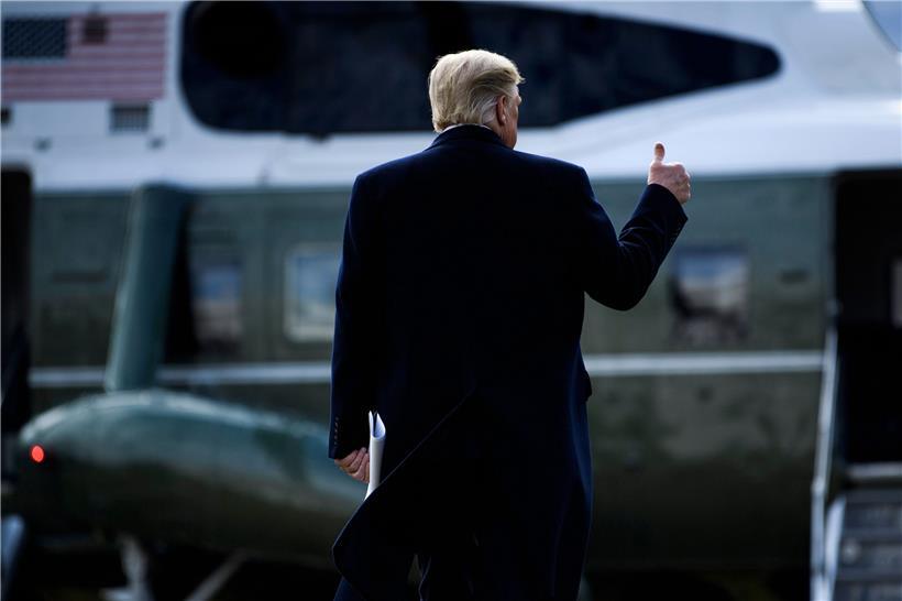 US-Präsident Trump hat den Impeachement-Prozess gewonnen.
