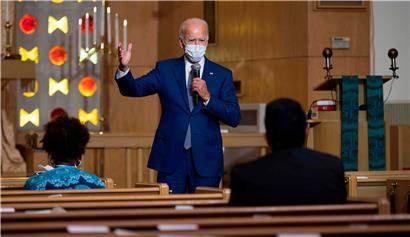 US-Präsidentschaftskandidat Joe Biden spricht bei seinem Besuch in Kenosha in der Grace Lutheran Church
