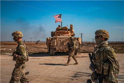 US-Soldaten bewachen eine Ölanlage in Syrien: Der jetzige Militäreinsatz an der Grenze zum Irak kam überraschend
