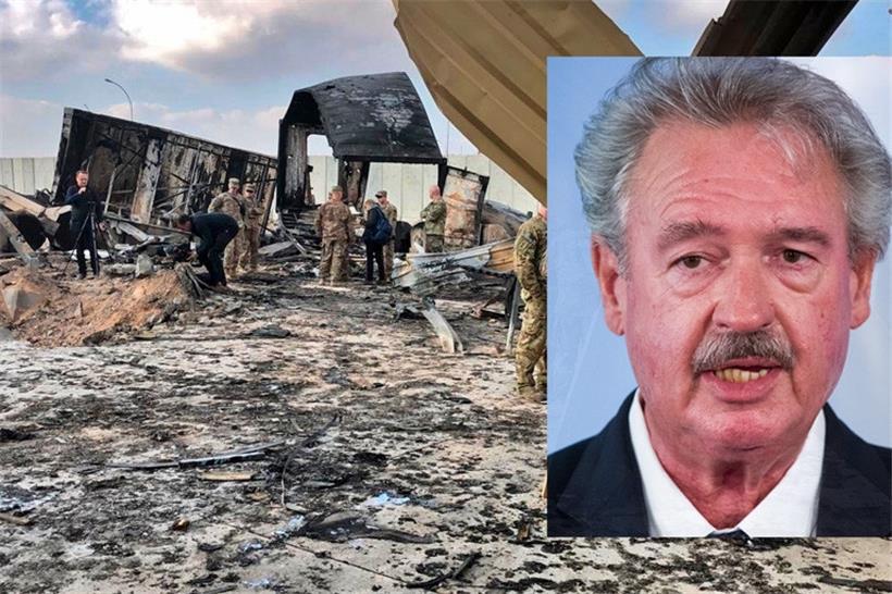 US-Soldaten und Journalisten inspizieren im irakischen Anbar die Trümmer auf dem US-Stützpunkt Ain al-Assad. Der Iran hatte in der Nacht zum 8. Januar Raketen auf von US-Truppen genutzte Militärstützpunkte westlich von Bagdad und in Erbil gefeuert. 
