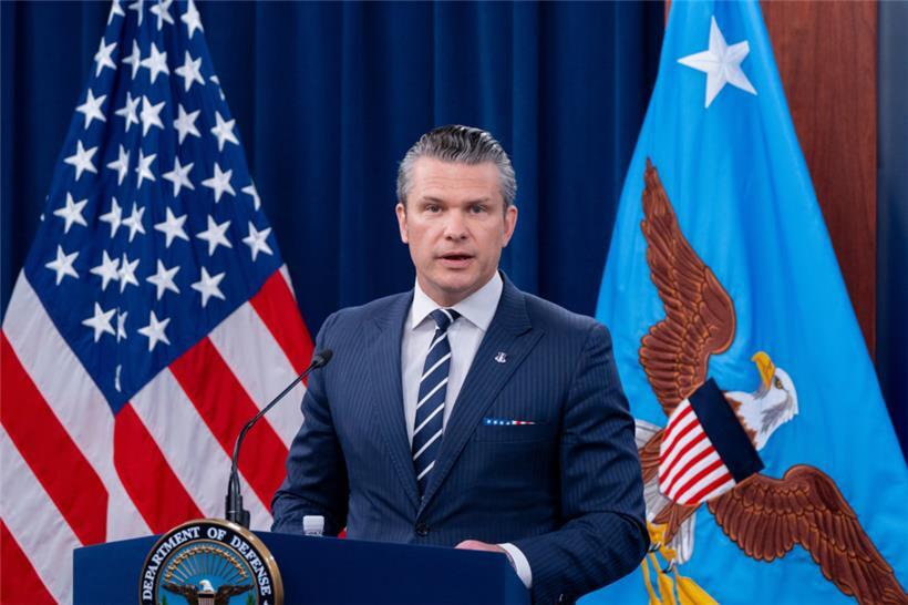 US-Verteidigungsminister Pete Hegseth spricht während einer Pressekonferenz im Pentagon zu den US-Angriffen auf Atomanlagen im Iran
