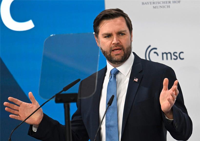 US-Vizepräsident J.D. Vance redet über Meinungsfreiheit, während im Weißen Haus Reporter von Veranstaltungen ausgeschlossen werden, weil sie Trumps Ansichten nicht teilen

