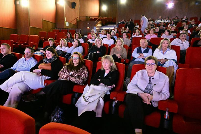 U.a. Gesundheitsministerin Martine Deprez und OGBL-Präsidentin Nora Back nahmen an der Vorführung und der Diskussion teil
