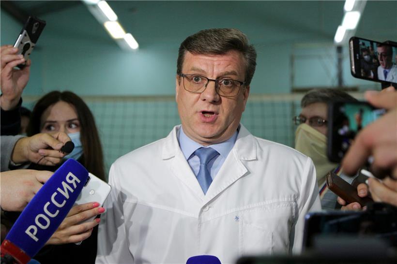 Über allem schwirrt der Name Nawalny: Als Chefarzt wirkte Alexander Murachowskij stets nervös, als regionaler Gesundheitsminister verschwand er in einem Sumpfgebiet
