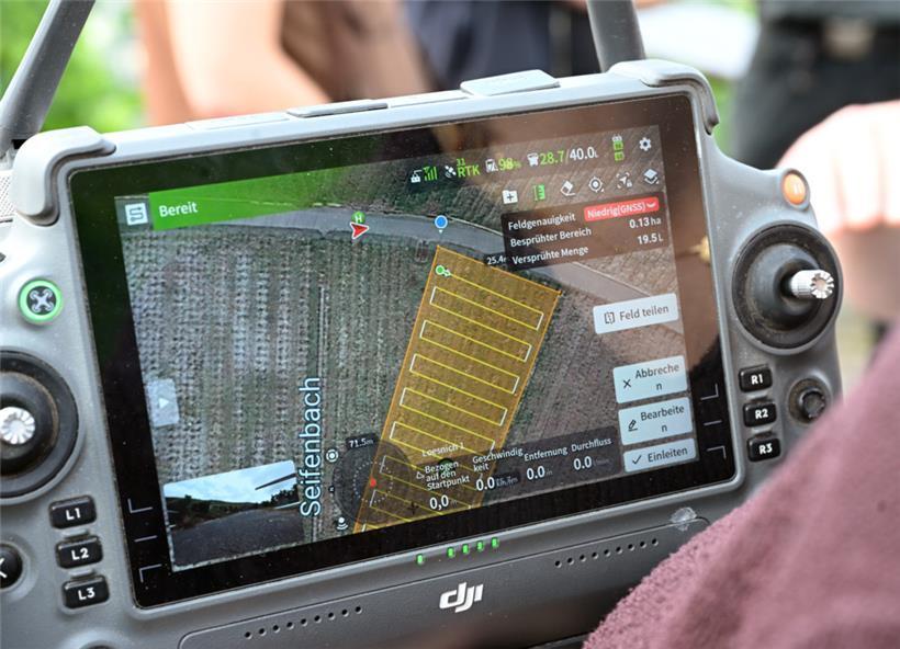 Über eine Karte auf der Fernbedienung kann ganz einfach der Weinberg eingezeichnet werden
