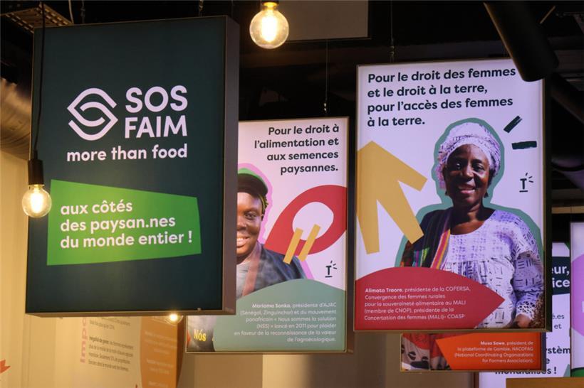 Überall in dem Gebäude stoßen Plakate wie diese auf das Thema Lebensmittelsicher...