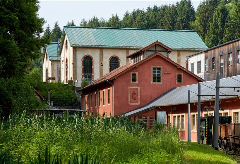 Überblick über das Museum heute: Schmiede, Umkleideraum („salle des pendus“), Büros, Sägewerk, elektrische Zentrale, Werkstätten, St.-Barbara-Kapelle
