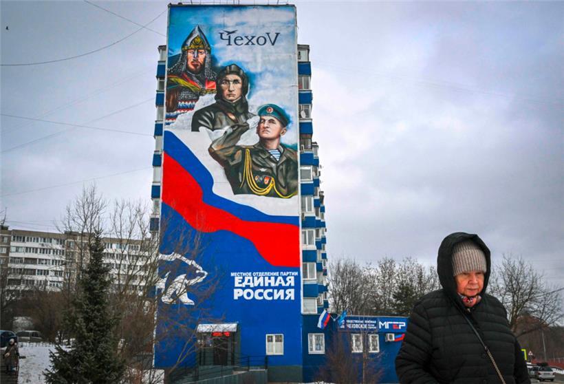 Überdimensionales Propagandaplakat für das russische Militär in der 75 Kilometer südlich von Moskau gelegenen Stadt Tschechow
