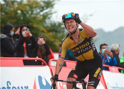 Überragend: Primoz Roglic setzte sich am Schlussanstieg deutlich von Egan Bernal ab
