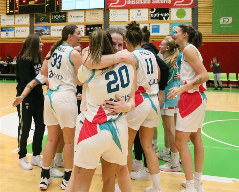 Überschäumende Freude bei den Damen aus Hostert
