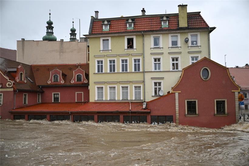 Überschwemmte Straßen nach den schweren Regenfällen, die zu Überschwemmungen führten
