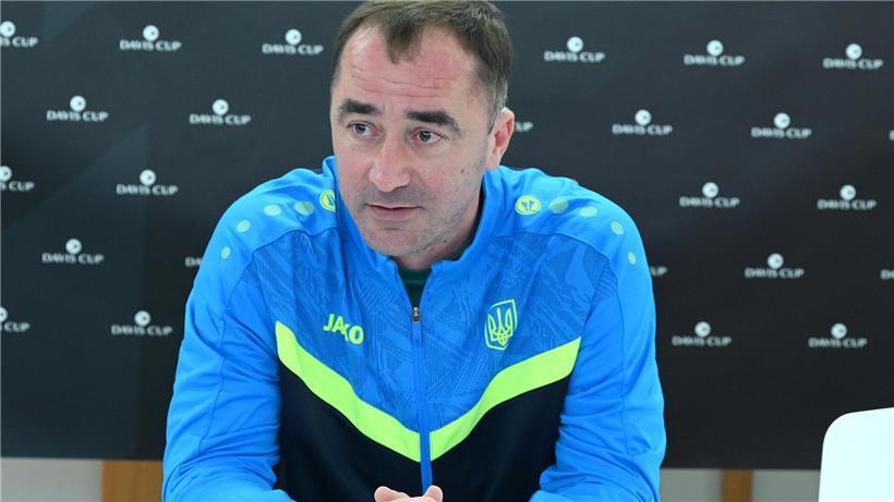 Ukraine-Kapitän Orest Tereshchuk in Fußballtrikot während eines Spiels auf dem Spielfeld