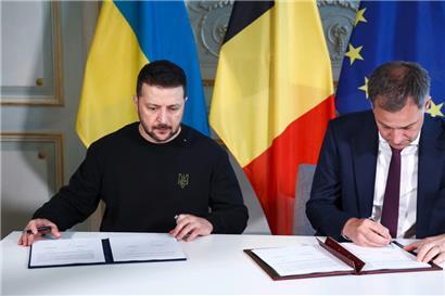 Ukraines Präsident Wolodymyr Selenskyj und Belgiens Premierminister Alexander De Croo unterzeichneten gestern ein bilaterales Sicherheitsabkommen
