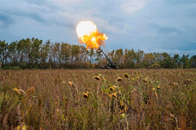 Ukrainische Artillerie an der Front
