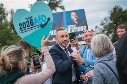 Ulrich Siegmund, hier vor der TV-Debatte in Magdeburg am Donnerstag, gibt sich volksnah
