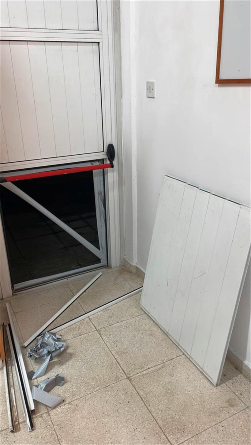 Ultras traten in der Halbzeitpause die Tür der Red-Boys-Umkleide ein
