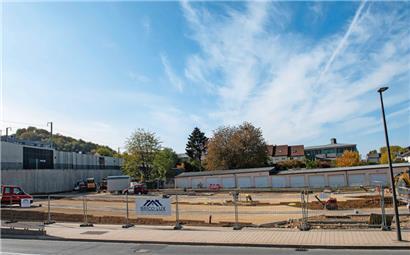Um dem aktuellen Parkraummangel im Zentrum entgegenzuwirken, entsteht momentan in der rue de Drusenheim ein neuer Parkplatz
