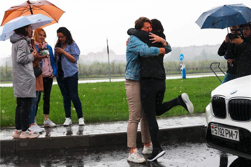 Umarmung: Journalistin Borisewitsch nach ihrer Freilassung
