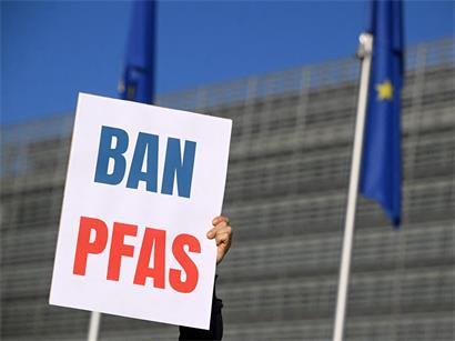 Umweltaktivisten demonstrieren im März vor dem Gebäude der Europäischen Kommission in Brüssel für Klimaschutz