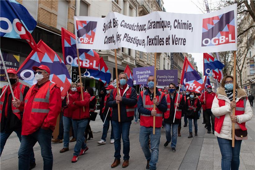 Umzug durch die Alzettestraße

