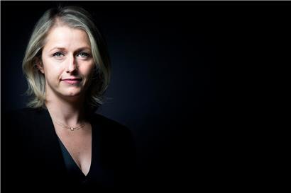 Un des gros changements concerne l’Ecologie, quelques jours après la poussée des écologistes dans certaines grandes villes lors des élections municipales, marquées par une très forte abstention.Barbara Pompili, 45 ans, ancienne membre du parti écologiste EELV passée au parti présidentiel LREM, a été désignée à ce poste clé. Troisième dans l’ordre protocolaire, elle se retrouve…
