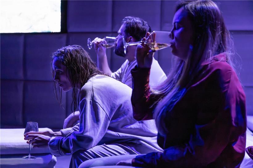 Un trio convaincant : Rosalie Maes (d.), Eugénie Anselin (m.) et Pitt Simon (au fond)