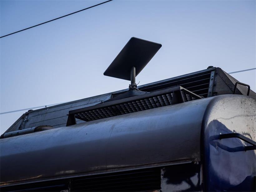 Unabdingbar für die Kommunikation: Eine Antenne des Satelliten-Internetanbieters Starlink auf einem Zug in Kiew
