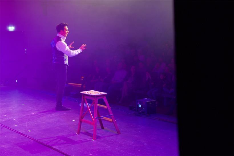 Und los geht’s – nach stundenlanger Arbeit tritt Goldrake endlich vors Publikum